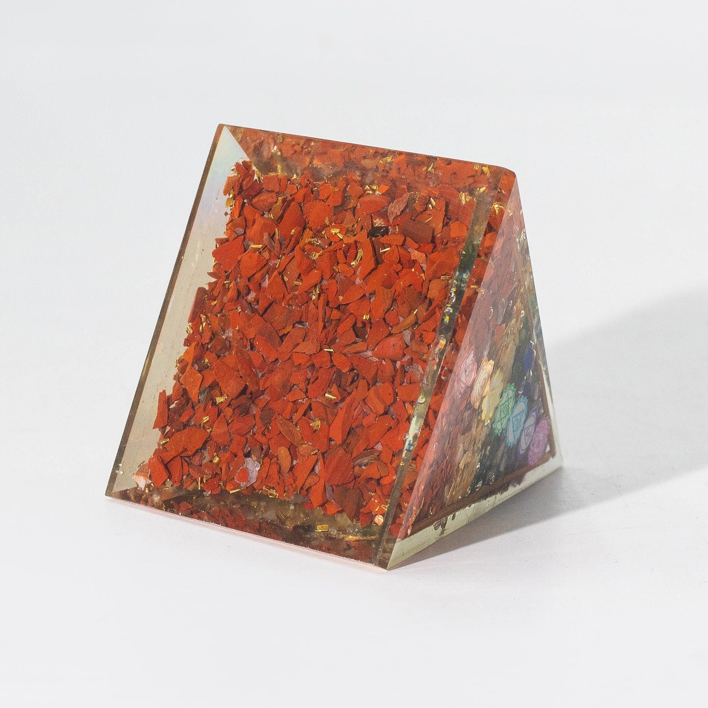Pirámides de orgonita medianas 7x6cm - Barras de cobre - 7 chips de chakra